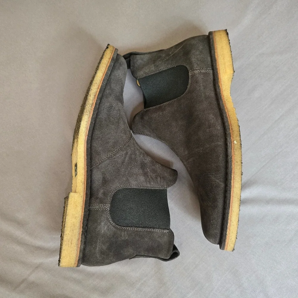 Vince Men's Sawyer Chelsea Boot Mens 8 Gray Suede Crepe Sole Pull On